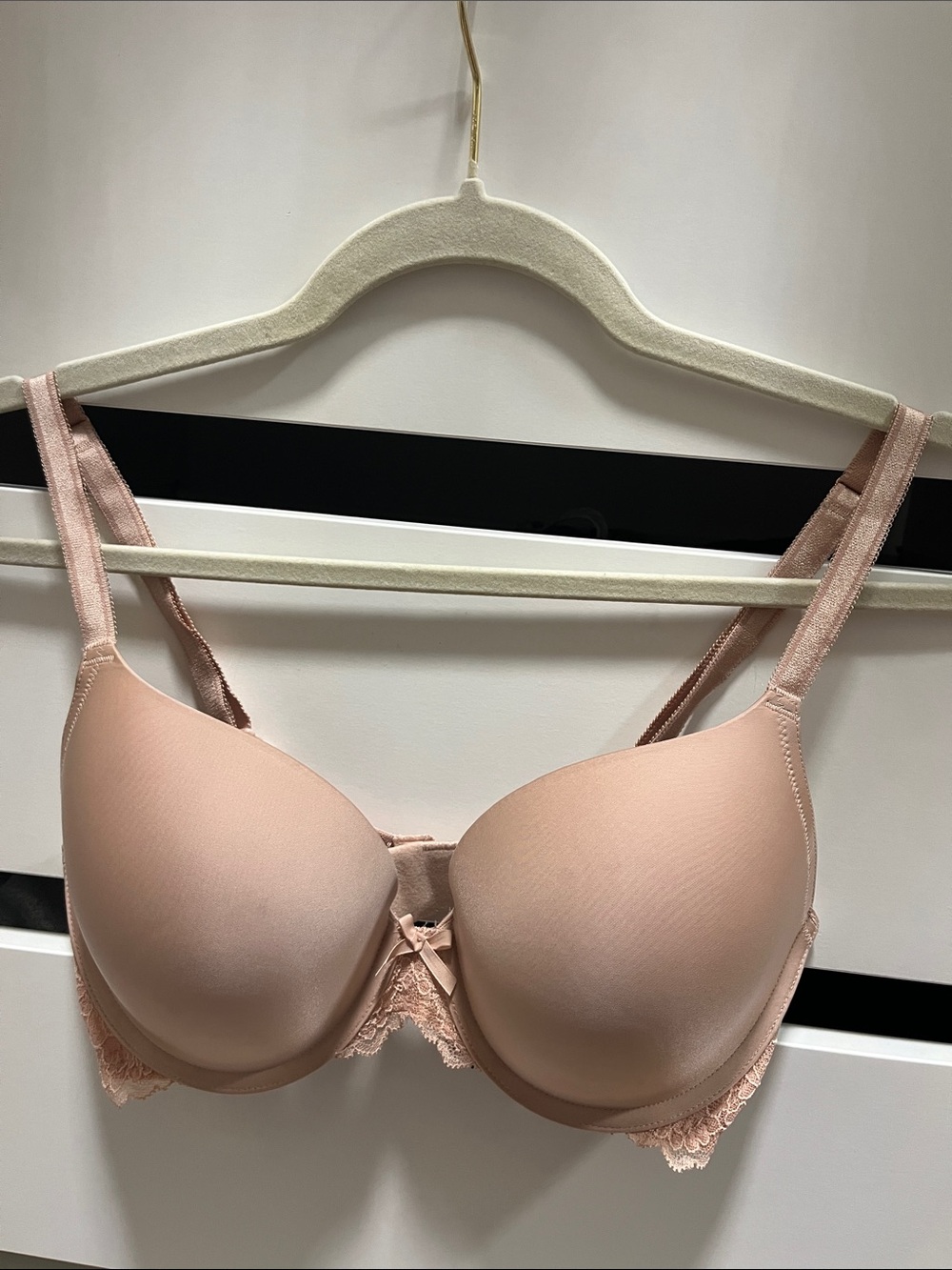 Victoria's Secret Smooth Molded Bra in nude